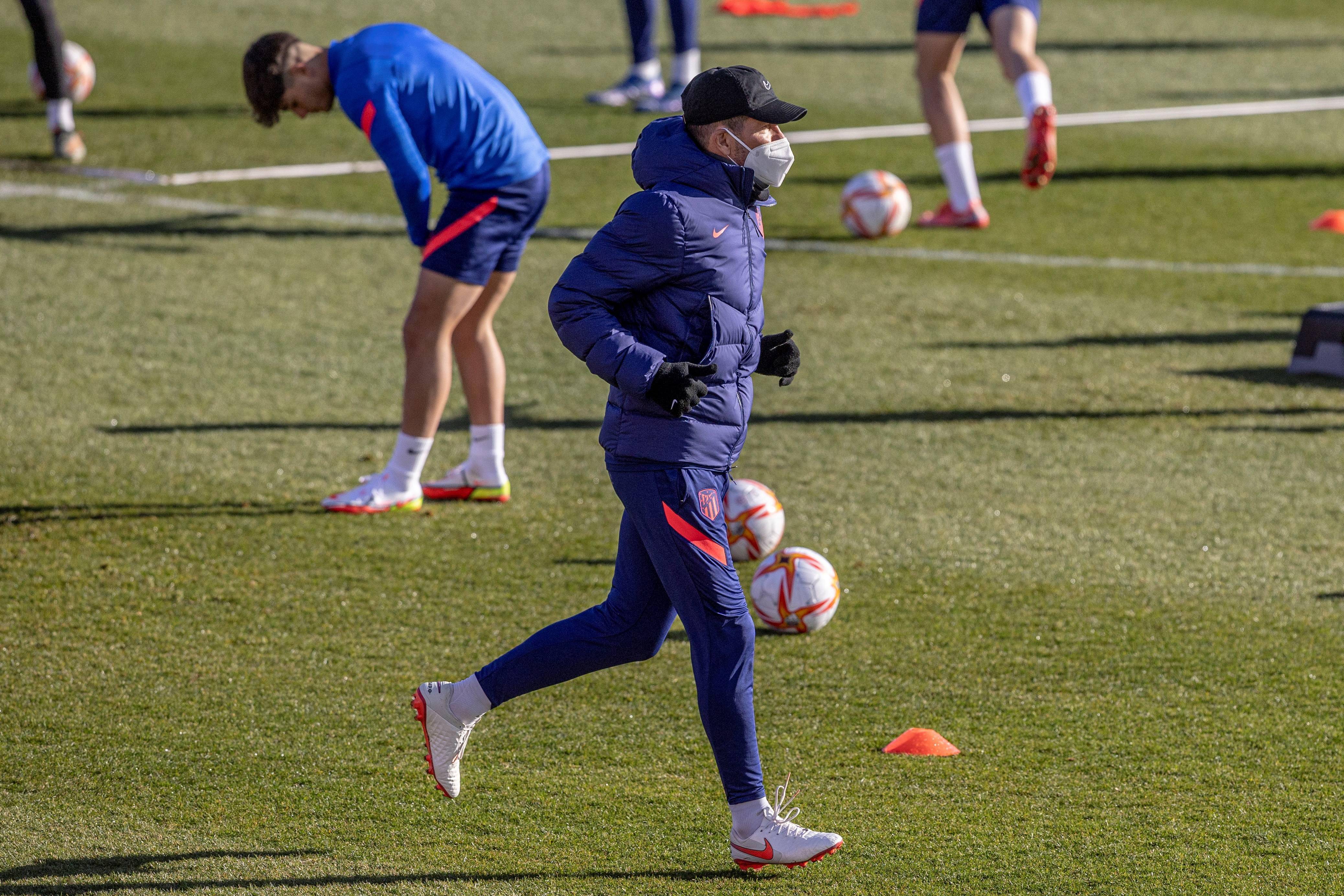 赛前勒沃库森备战国王杯,火线驰援细节流出,赛场秩序良好,控场能力成焦点(勒沃库森球员名单) 赛前勒沃库森备战国王杯,火线驰援细节流出,赛场秩序良好,控场能力成焦点(勒沃库森球员名单)