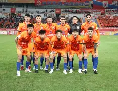  小组赛巅峰对决！泰山独角兽队读秒绝平漠南鲨队队，马拉松赛场再起波澜；边路成突破口