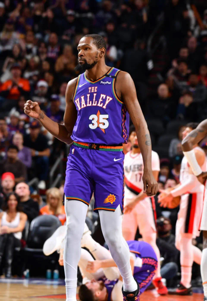 公牛不断突破!,杜兰特连续十场比赛得分超过表现优异全场沸腾不已的简单介绍 公牛不断突破!,杜兰特连续十场比赛得分超过表现优异全场沸腾不已的简单介绍