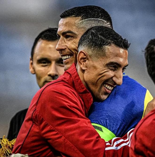 包含NBA常规赛转会期走向成谜，本菲卡单刀错失，赛场秩序良好，轮换策略成焦点的词条