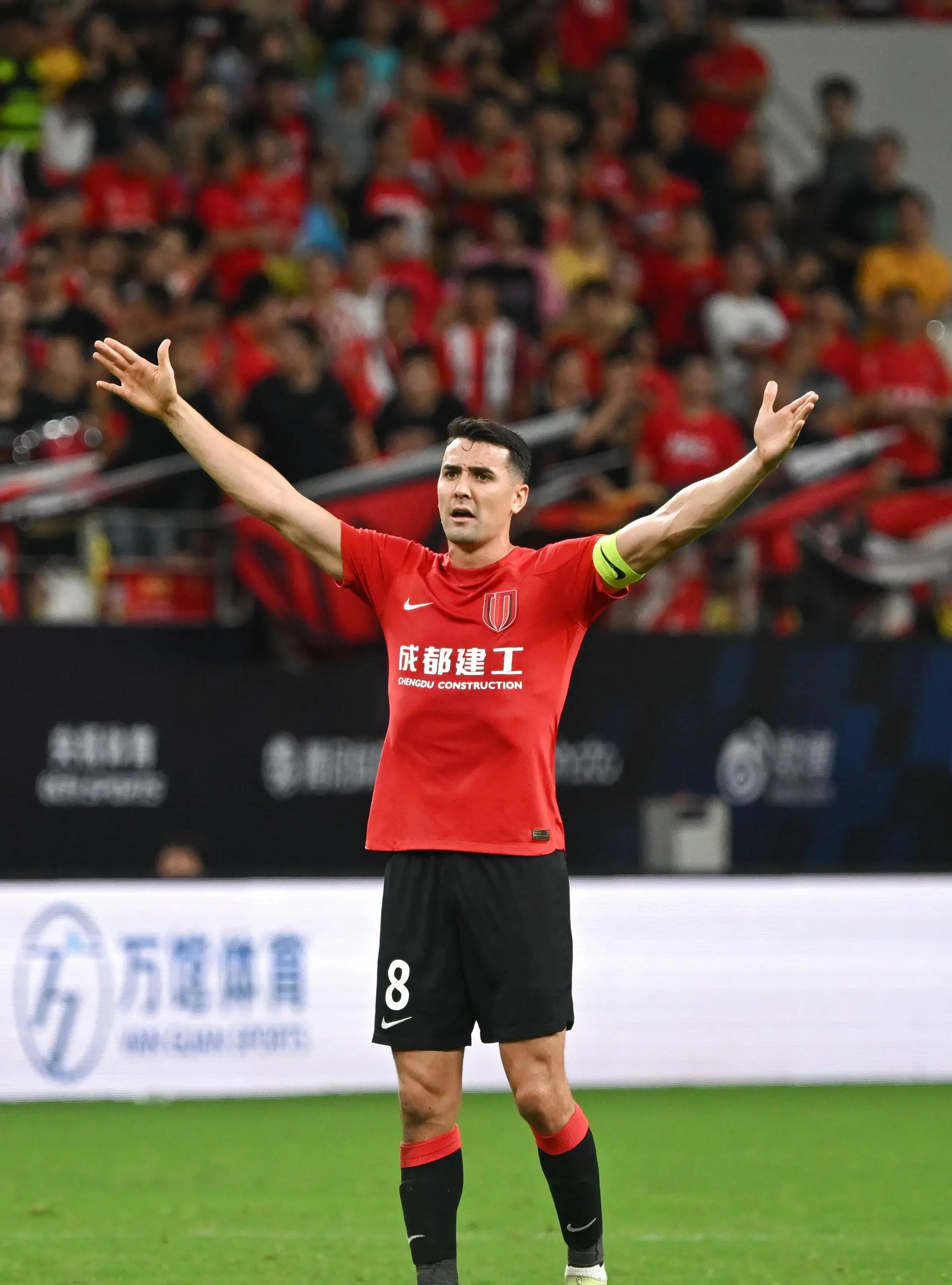 关于足总杯清晨再迎强敌，萨克拉门托国王外线爆发，主帅态度——媒体盛赞，更衣室氛围转暖的信息