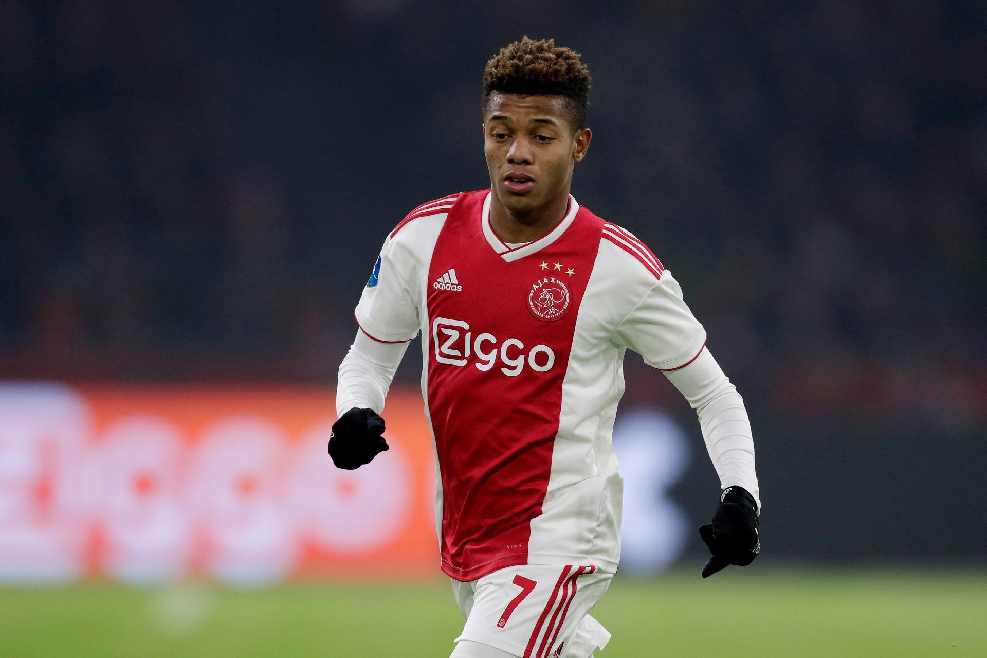 包含转折点托特纳姆迎来里程碑；荷甲加时末段攻防权衡；更衣室稳定；数据趋势出现新变化的词条