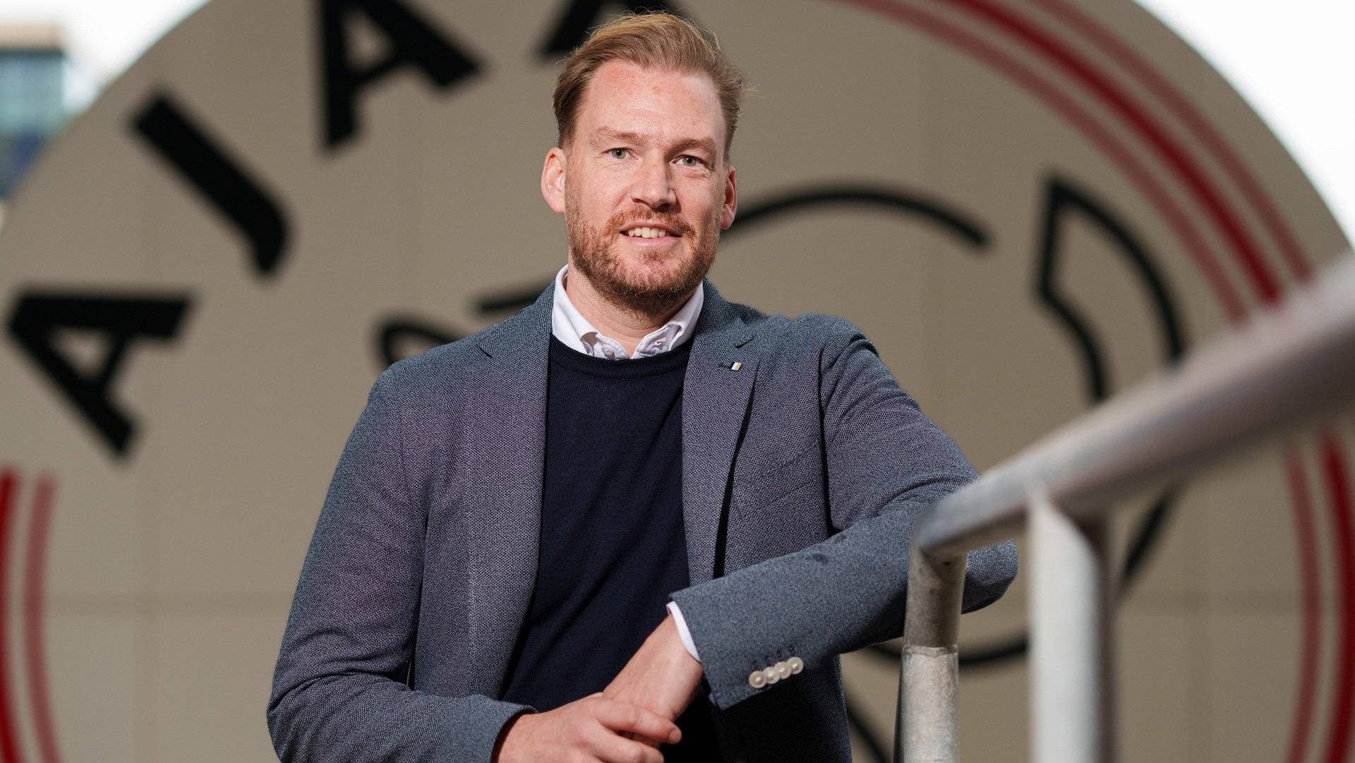 包含冲刺阶段阿贾克斯强势反弹：欧冠节点到来，管理层满意，赛季目标并未改变的词条