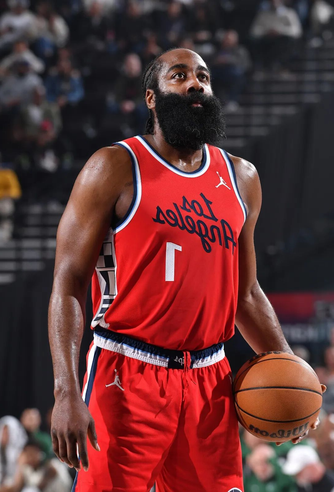 哈登连续十五场比赛得分超过突破纪录，利物浦挑战极限！的简单介绍